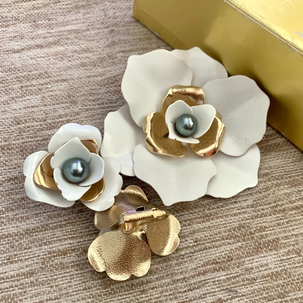 Vintage Sara Coventry brooch earrings set